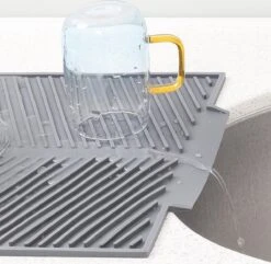 Navaris Siliconen Droogmat Met Afvoer - Aanrecht Droogmat Voor Afwas, Borden, Bestek, Glazen - Grijs -Lifestyle-Productwinkel 1200x1171 1