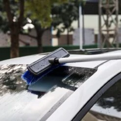 Navaris Telescopische Autowasborstel - Watergevoerde Wasborstel Voor Auto's En Ramen Met Uitschuifbare Lange Handgreep En Zachte Haren - Blauw -Lifestyle-Productwinkel 1200x1200 1483