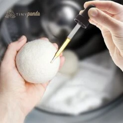 Merkloos Droger Ballen XL 6 Stuks Inclusief Lavendelolie – Zero Waste Dryer Balls - Duurzaam – Wasverzachter – Herbruikbare Drogerballen – Droogt De Was Sneller – Tiny Panda -Lifestyle-Productwinkel 1200x1200 408