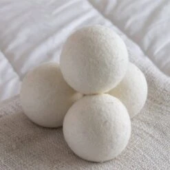 Apeiron Drogerballen - Droogballen - 6 XL Wasbollen - Droger - Duurzaam - Wasmachine - Wasverzachter - Energie Besparen - Zero Waste - Schapenvacht - Wol 17 Apeiron Drogerballen - Droogballen - 6 XL Wasbollen - Droger - Duurzaam - Wasmachine - Wasverzachter - Energie Besparen - Zero Waste - Schapenvacht - Wol -Lifestyle-Productwinkel 1200x1200 456