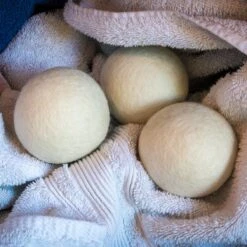 Apeiron Drogerballen - Droogballen - 6 XL Wasbollen - Droger - Duurzaam - Wasmachine - Wasverzachter - Energie Besparen - Zero Waste - Schapenvacht - Wol 19 Apeiron Drogerballen - Droogballen - 6 XL Wasbollen - Droger - Duurzaam - Wasmachine - Wasverzachter - Energie Besparen - Zero Waste - Schapenvacht - Wol -Lifestyle-Productwinkel 1200x1200 458