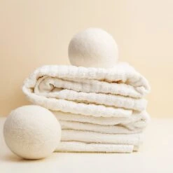 Apeiron Drogerballen - Droogballen - 6 XL Wasbollen - Droger - Duurzaam - Wasmachine - Wasverzachter - Energie Besparen - Zero Waste - Schapenvacht - Wol 21 Apeiron Drogerballen - Droogballen - 6 XL Wasbollen - Droger - Duurzaam - Wasmachine - Wasverzachter - Energie Besparen - Zero Waste - Schapenvacht - Wol -Lifestyle-Productwinkel 1200x1200 460