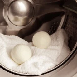 FAVE Drogerballen XL - 6 Stuks - Inclusief 2x Lavendelolie & Opbergzakje - Wasbol - Wasballen - Doseerbol - Droogballen - Duurzaam -Lifestyle-Productwinkel 1200x1200 547