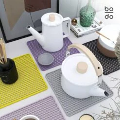 BODO Gootsteenmat Siliconen Donker Grijs - 30.5 X 30.5 Cm - Keuken Accessoires - Gootsteen Beschermer - Onderzetters Siliconen - Anti Kras - Gootsteen Accessoires 12 BODO Gootsteenmat Siliconen Donker Grijs - 30.5 X 30.5 Cm - Keuken Accessoires - Gootsteen Beschermer - Onderzetters Siliconen - Anti Kras - Gootsteen Accessoires -Lifestyle-Productwinkel 1200x1200 869