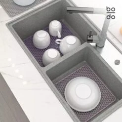 BODO Gootsteenmat Siliconen Donker Grijs - 30.5 X 30.5 Cm - Keuken Accessoires - Gootsteen Beschermer - Onderzetters Siliconen - Anti Kras - Gootsteen Accessoires 13 BODO Gootsteenmat Siliconen Donker Grijs - 30.5 X 30.5 Cm - Keuken Accessoires - Gootsteen Beschermer - Onderzetters Siliconen - Anti Kras - Gootsteen Accessoires -Lifestyle-Productwinkel 1200x1200 870