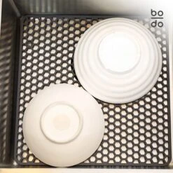 BODO Gootsteenmat Siliconen Donker Grijs - 30.5 X 30.5 Cm - Keuken Accessoires - Gootsteen Beschermer - Onderzetters Siliconen - Anti Kras - Gootsteen Accessoires 15 BODO Gootsteenmat Siliconen Donker Grijs - 30.5 X 30.5 Cm - Keuken Accessoires - Gootsteen Beschermer - Onderzetters Siliconen - Anti Kras - Gootsteen Accessoires -Lifestyle-Productwinkel 1200x1200 872