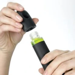 OXO Good Grips Afwasborstel Met Zeepdispenser -Lifestyle-Productwinkel 1200x1200 975