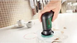 Bosch Universal Brush - Snoerloze Reiningsborstel -Lifestyle-Productwinkel 1200x681 2