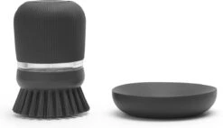Brabantia Sink Side Afwasborstel - Met Zeepdispenser- Dark Grey -Lifestyle-Productwinkel 1200x688 1