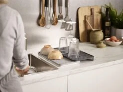 Joseph Joseph - Tier - Afdruipmat - Uitschuifbaar - Grijs 26 Joseph Joseph - Tier - Afdruipmat - Uitschuifbaar - Grijs -Lifestyle-Productwinkel 1200x900 19