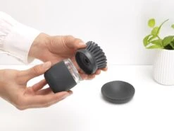 Brabantia Sink Side Afwasborstel - Met Zeepdispenser- Dark Grey -Lifestyle-Productwinkel 1200x900 21