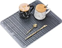 Merkloos Afdruipmat - Pannenonderzetter- Siliconen Mat - Zwart - 30 X 40 CM - Met Ophanggat - Hittebestendig -Lifestyle-Productwinkel 1200x931