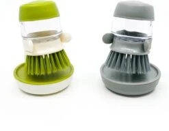 In Round Afwasborstel Met Zeepdispenser / Zeepreservoir – Inclusief Houder – Grijs – Afwas Borstel – Zeep Handborstel – Doseerpomp – Afwasmiddel Dispenser – Navulbaar -Lifestyle-Productwinkel 1200x935