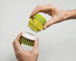 Joseph Joseph Afwasborstel Palm Scrub - Incl Houder - Grijs -Lifestyle-Productwinkel 1200x964 1