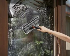 GARDENA Cleansystem Raamborstel Met Trekker - Werkbreedte 31 Cm -Lifestyle-Productwinkel 1200x964 6