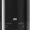 Tork Mini Centerfeed Poetspapier Dispenser Kunststof Zwart M1 -Lifestyle-Productwinkel 648x1200 1