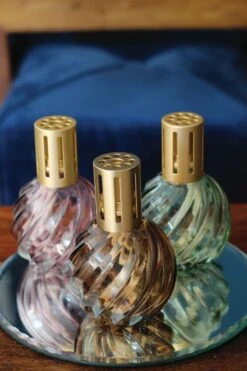 Ashleigh & Burwood Lampenolie Geurolie - Freesia & Orchid 250 Ml -Lifestyle-Productwinkel 800x1200 8